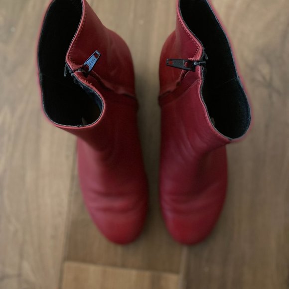 HOPP Red Ankle Boot - Picture 5 of 8